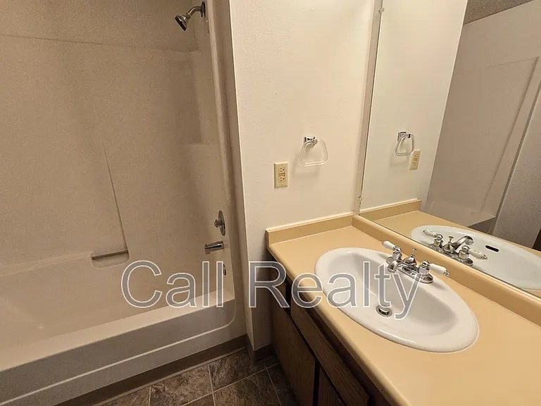 8516 N Mayfair St #18 — Photo 6