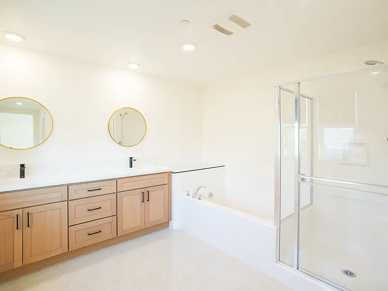 2nd Master bathroom