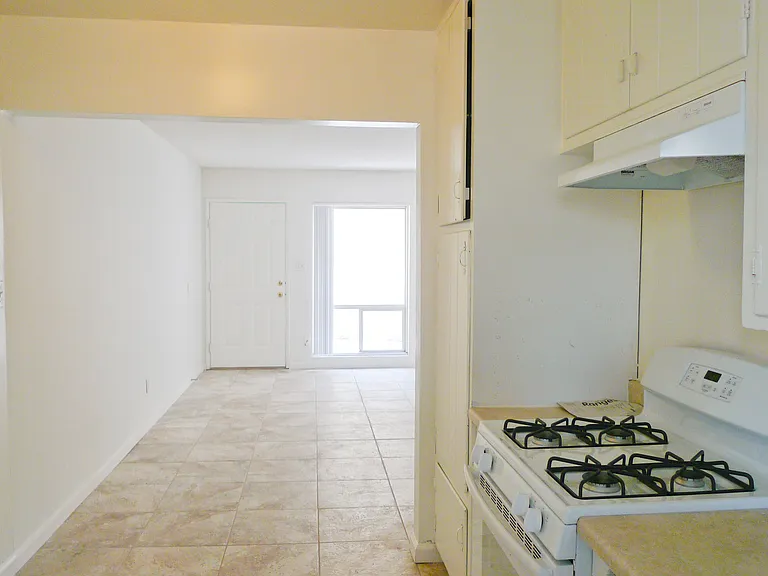 Eat-in Kitchen