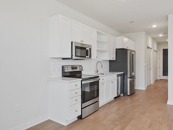 4th image of 600 E Trinity Ln #120