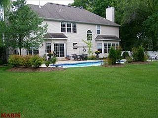 1st image of 475 Oakshire Ln