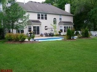 475 Oakshire Ln, Saint Louis, MO 63122