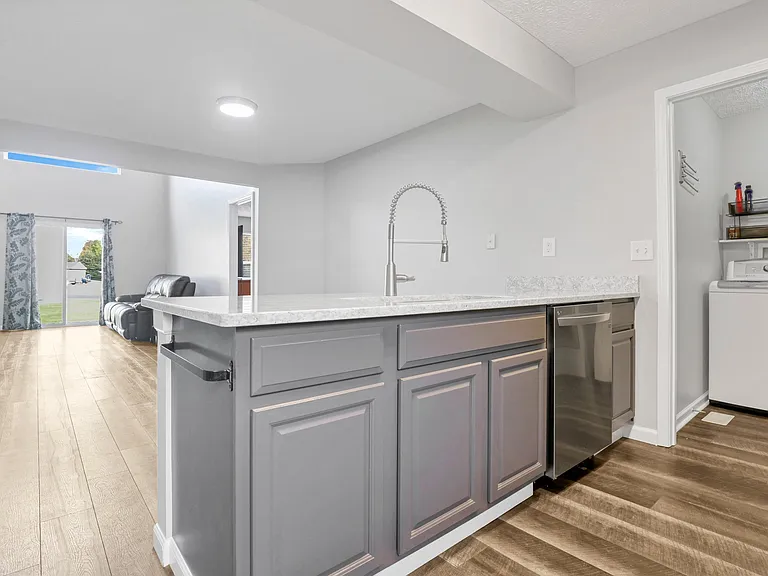 920 Sara Ct #920 — Photo 9