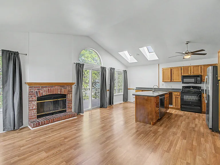3731 Shefield Dr — Photo 3