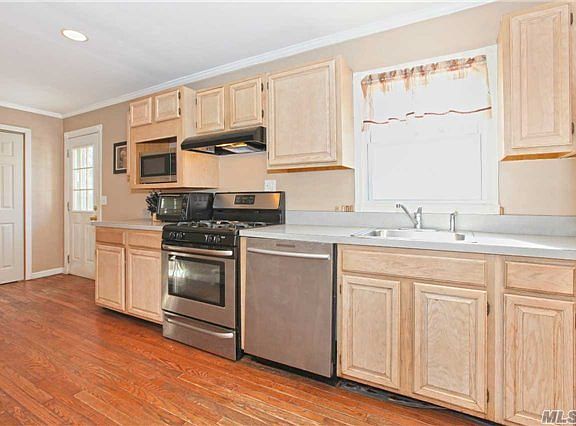 5th image of 8 Shorehaven Blvd