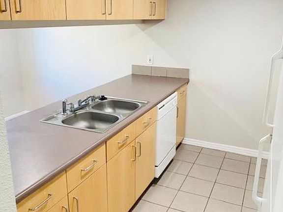 5th image of 13204 Candelaria Rd NE