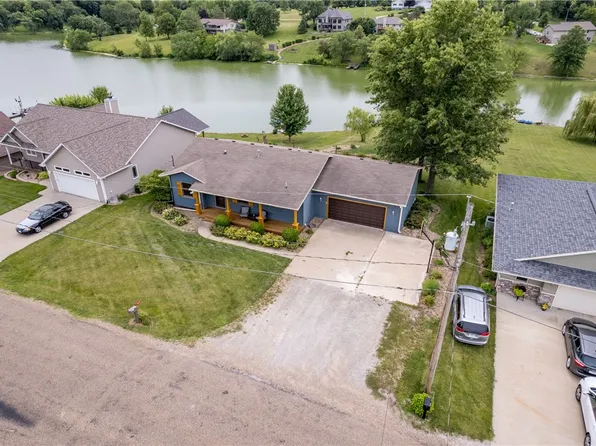 1462 N Shore Dr, Knoxville, IA 50138