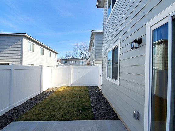 2nd image of 5738 W Kennewick Pl #110