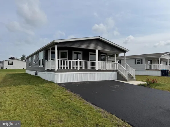 21 Evergreen Aly, Palmyra, PA 17078