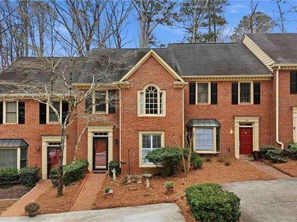 137 Weatherburne Dr, Roswell, GA 30076