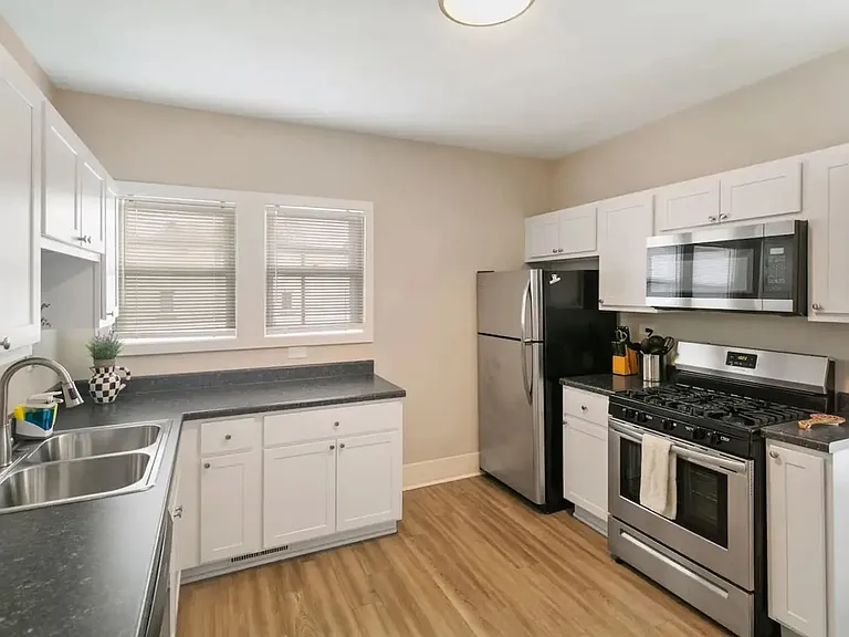 112 E Sunnyside Ave — Photo 3