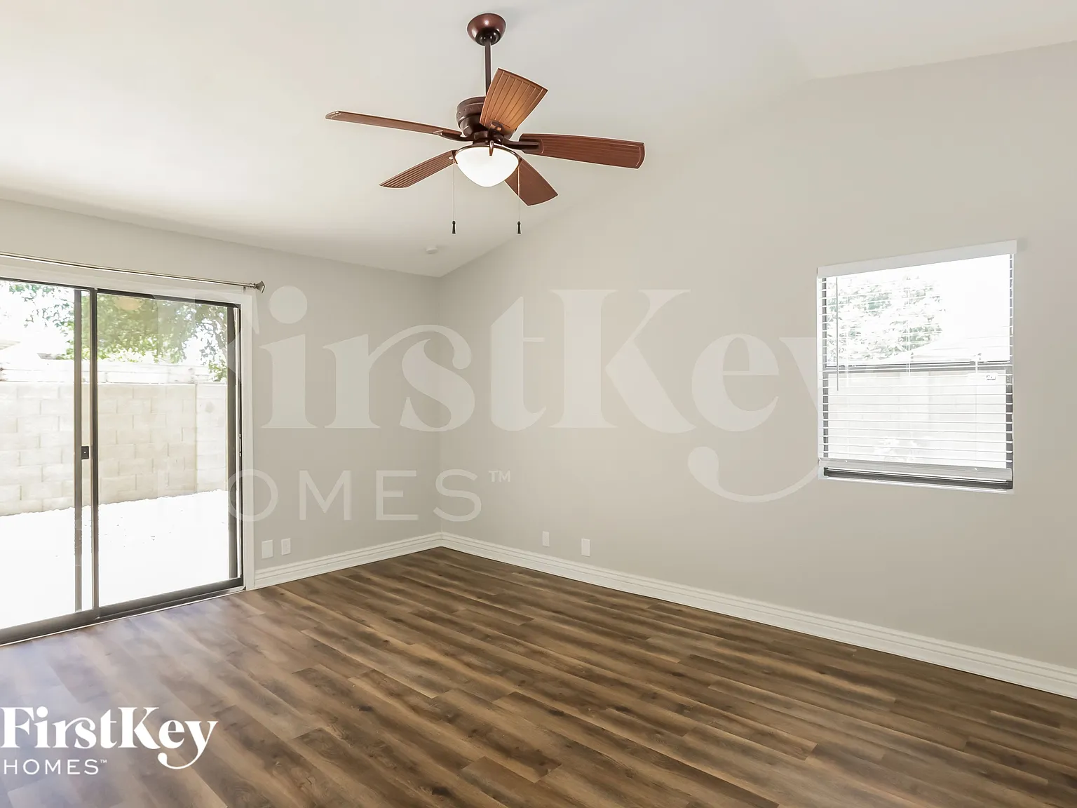 3 bed, 2.0 bath, 1264 sqft, $2,080 — Photo 3
