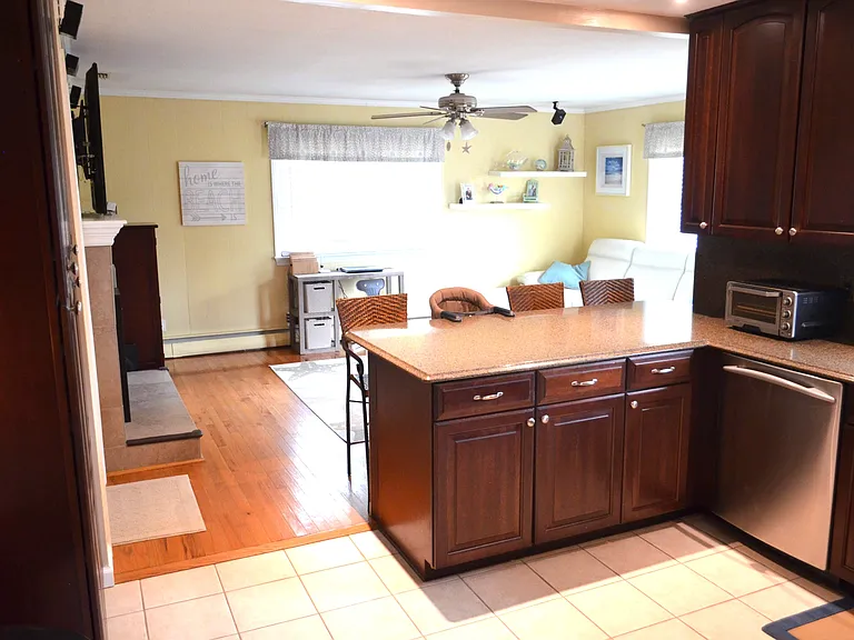 1032 Patrick Henry Way — Photo 10