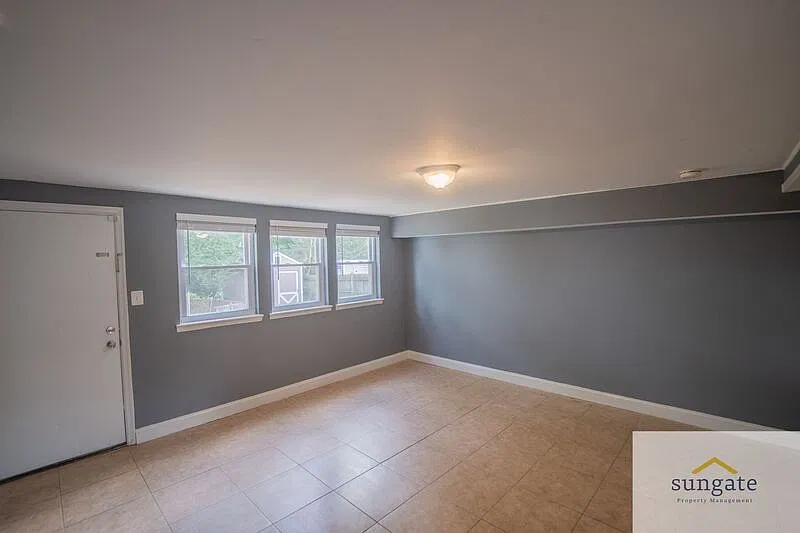 3 bed, 1.0 bath, 1024 sqft, $1,650 — Photo 2