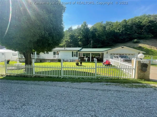 4257 Woodward Dr, Charleston, WV 25312