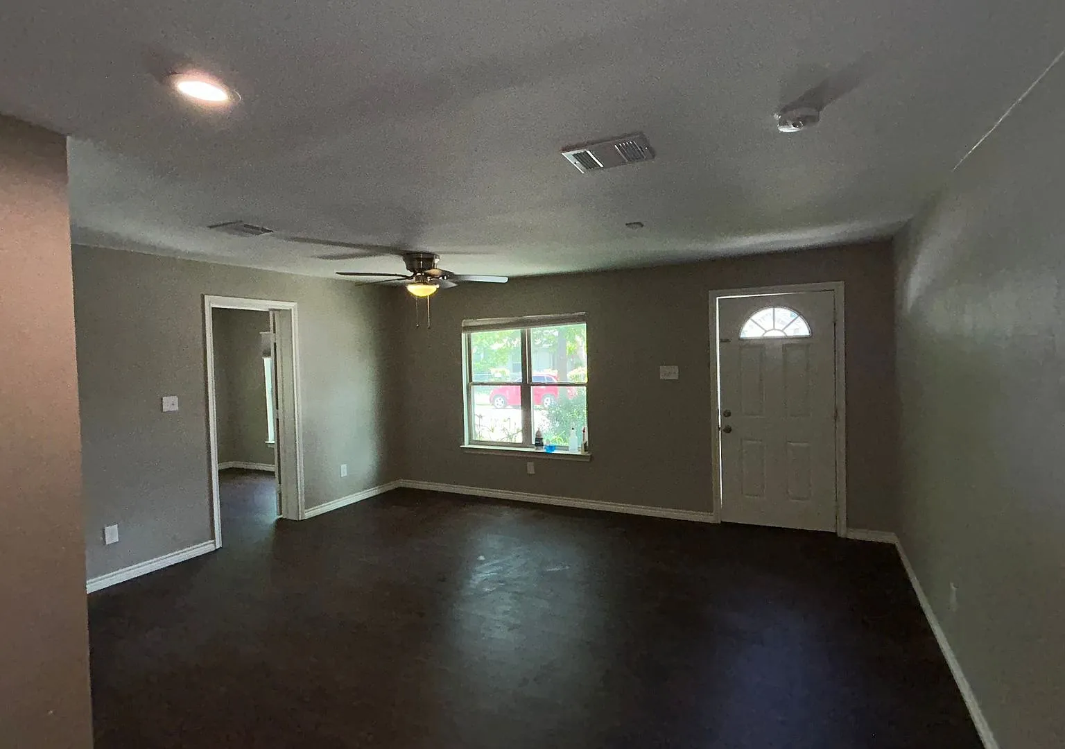 Charming 3 Bedroom/3 Bath Near TCU — Photo 4
