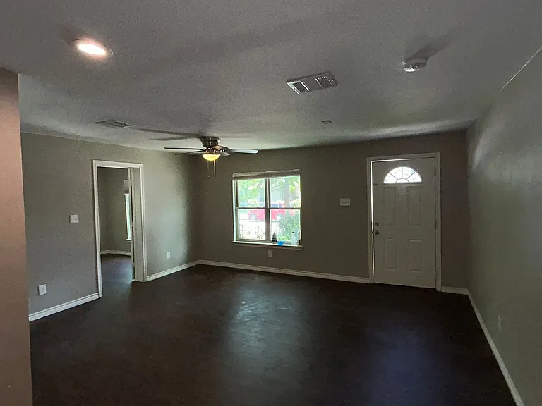 2816 Gordon Ave — Photo 4