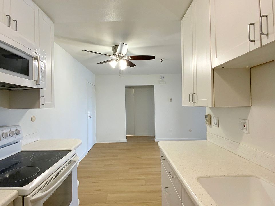Kitchen / Dining Area