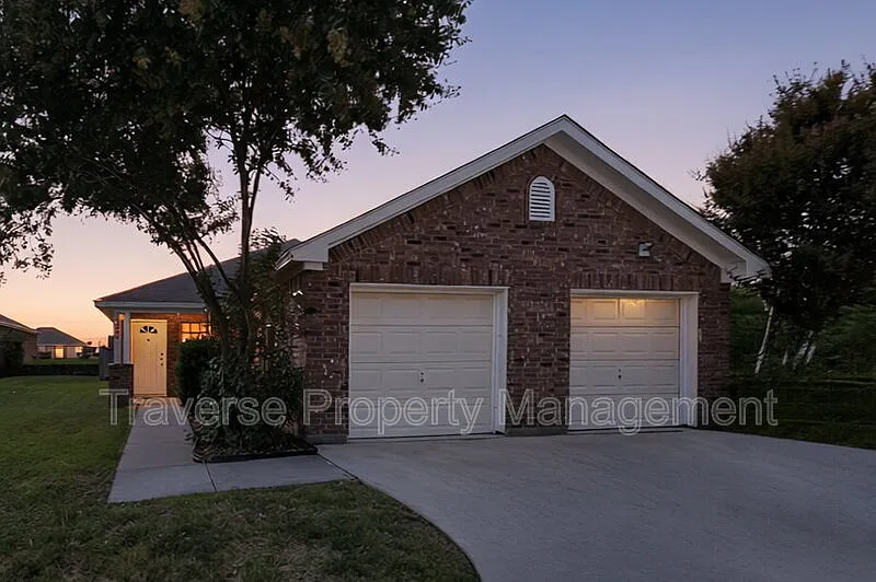 3 bed, 2.0 bath, 1055 sqft, $1,495 — Photo 2