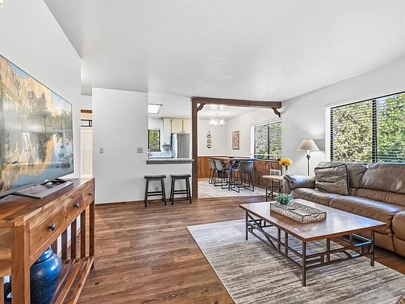 5th image of 22435 Ponderosa Dr