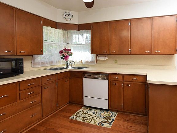 5th image of 8957 Cottage Grove Pl