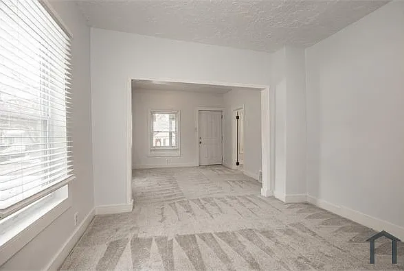 10011 Elizabeth Ave — Photo 6