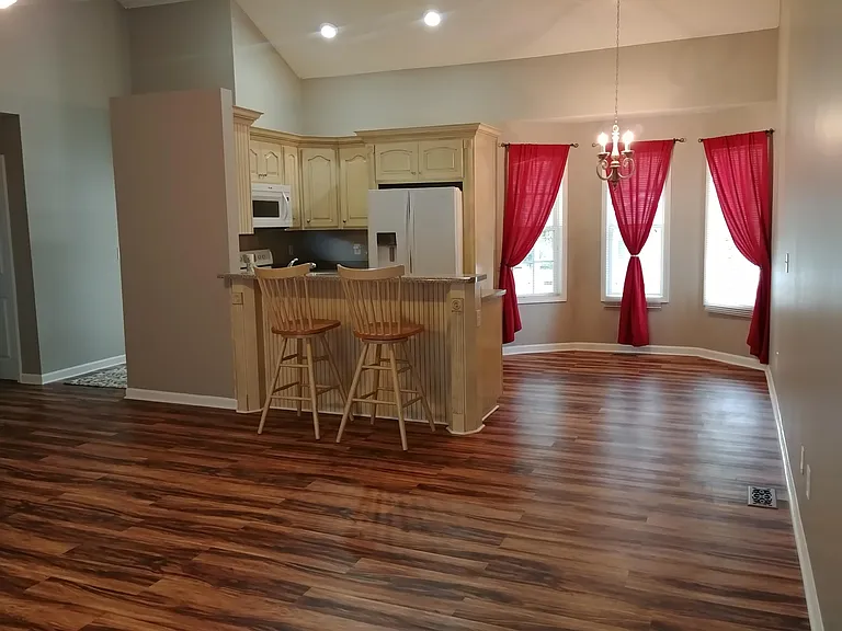 605 Habersham Ln — Photo 6