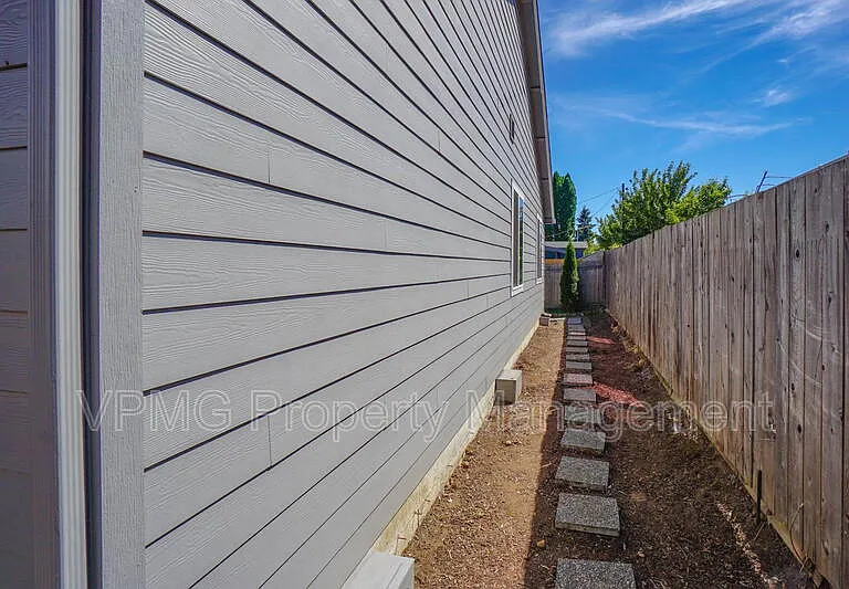 13801 NE 33rd Cir — Photo 30