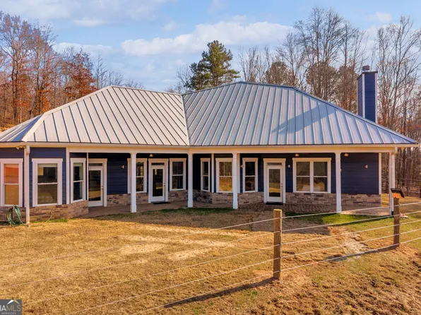 249 Hunters Creek Trl, Toccoa, GA 30577