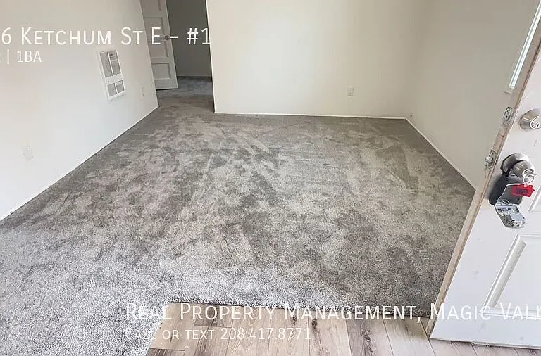 206 Ketchum St E #1 — Photo 7