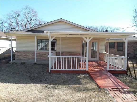 4th image of 3245 Santiago Dr
