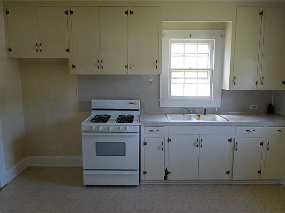 5th image of 319 Devine Ave