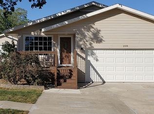 208 Cameron St, Ceresco, NE 68017