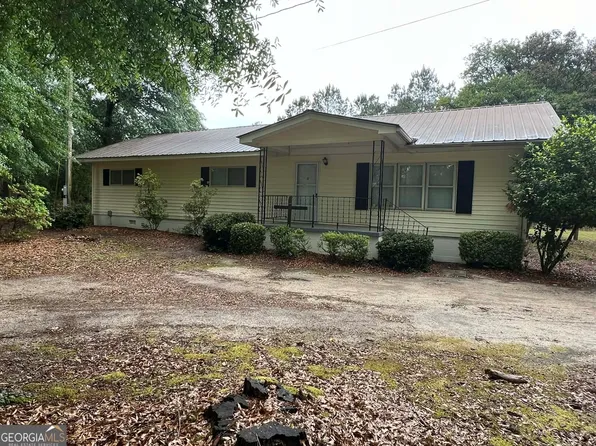 1116 N Lake Dr, East Dublin, GA 31027