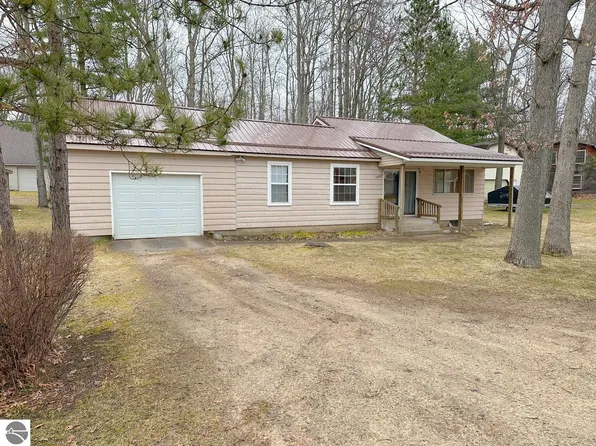 1435 Forest Rd, Harrison, MI 48625