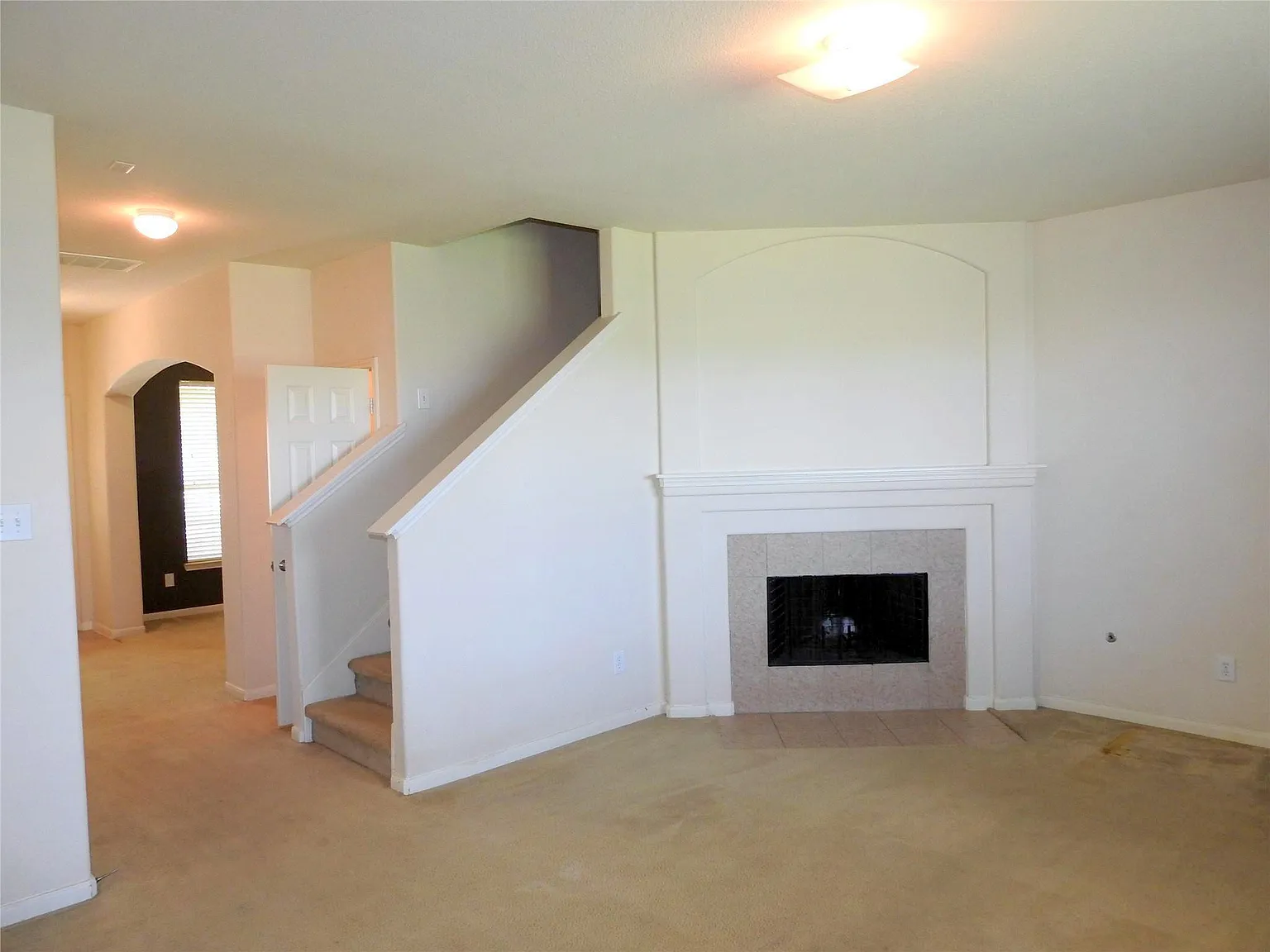 4 bed, 2.5 bath, 2460 sqft, $2,200 — Photo 4