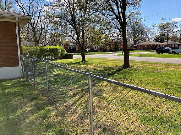 Side yard view. Fenced 