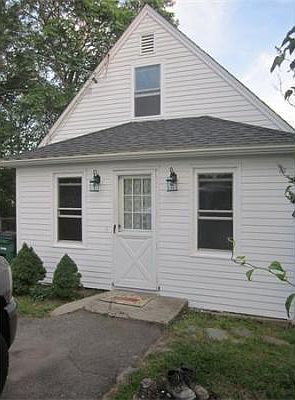 1st image of 220 Mattakeesett St