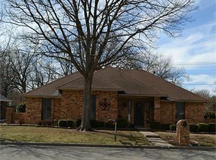 2031 Pecan St, Bonham, TX 75418