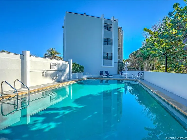 1289 NE Ocean Blvd #4 — Photo 6