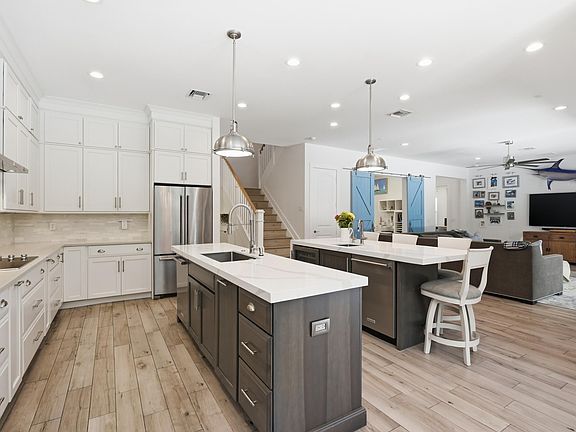 4th image of 2840 NE 22nd Avenue