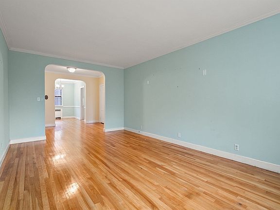 3rd image of 1490 Beacon St APT 3