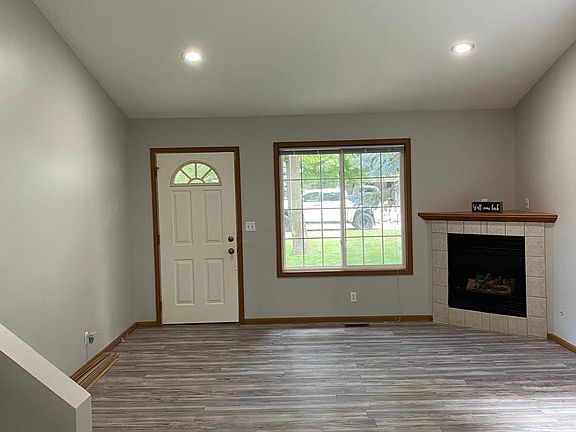 3rd image of 11877 Seven Pine Dr