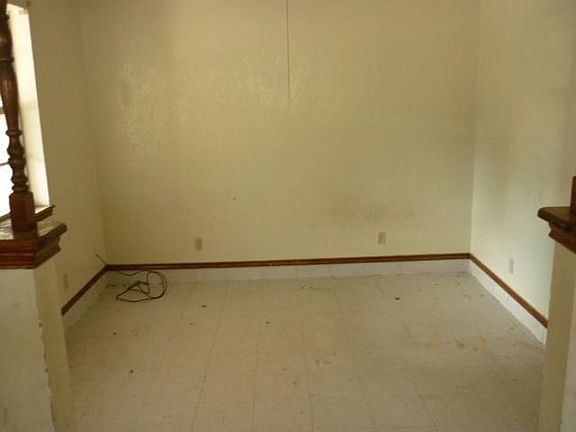 4th image of 301 N 1st St