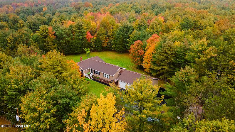 4th image of 1110 Hillcrest Road