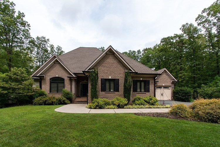 1st image of 160 Merry Oaks Ln