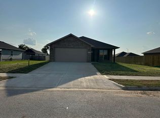916 S Sparrow St, Siloam Springs, AR 72761