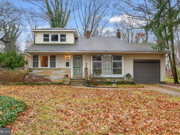 1639 Badger Ln, Cherry Hill, NJ 08003