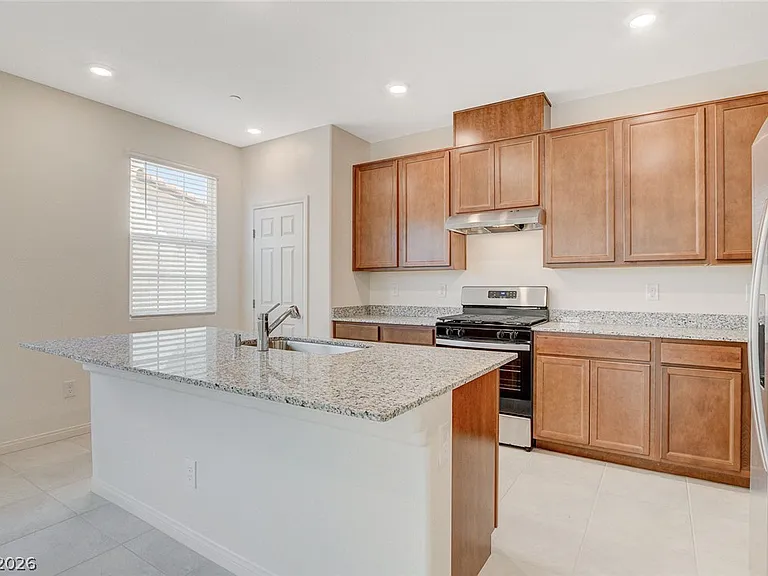 2615 Esposende St — Photo 14