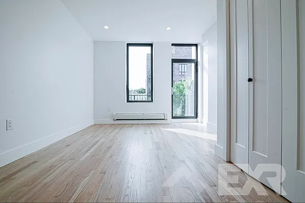 Rented by EXR | media 21